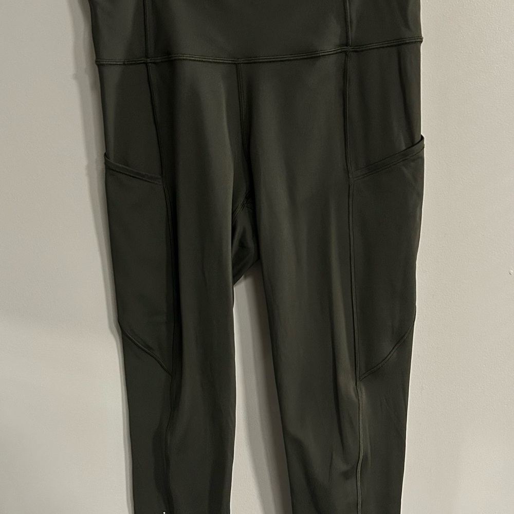 Lululemon cropped mid rise olive Green Leggings